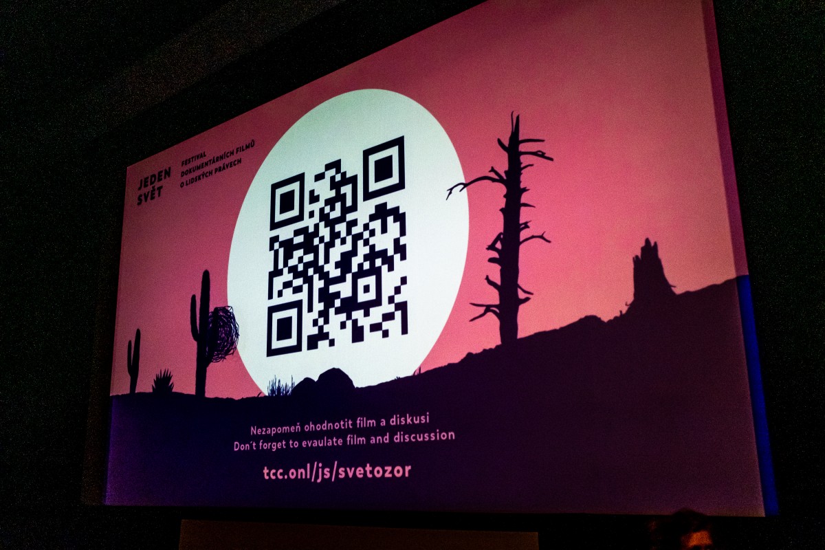 QR kód na plátně v kině Světozor